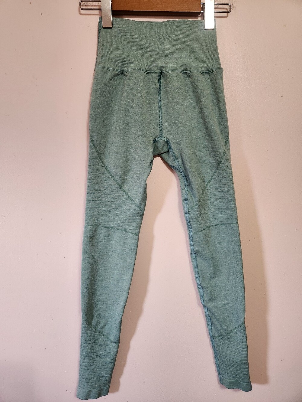 Alphalete Heathered Sage Green Seamless Ribbed Moto High Waist Leggings Size S